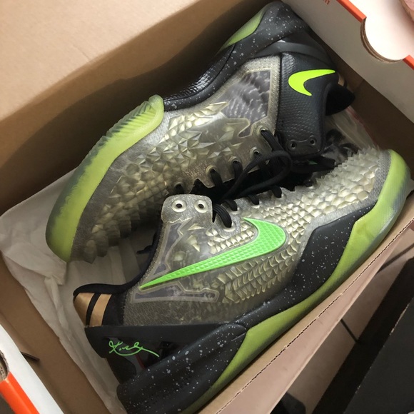 Kobe 8 GS “Christmas “ - Picture 1 of 8